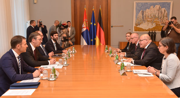 СУСРЕТ ВУЧИЋА И АЛТМАЈЕРА: Потписана два споразума